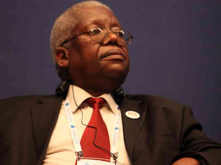 Ex-mayor applies for acquittal in indecent assault case