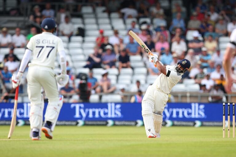 India remove Duckett and Pope to stay on top