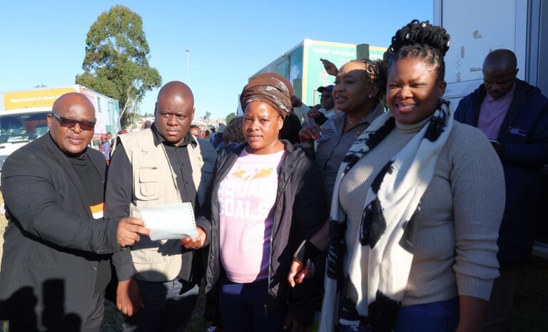 Flood victims in EC receive ID documents, birth certificates