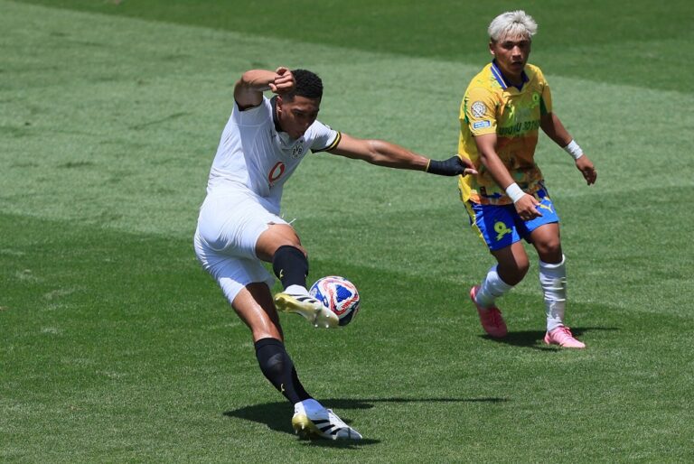 Dortmund beat spirited Sundowns 4-3