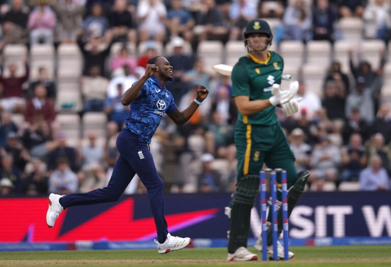 Rain has final say as England and South Africa share T20 series