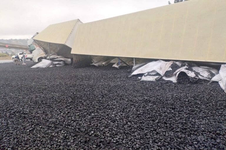 N12 in Glenanda closed off after coal spillage